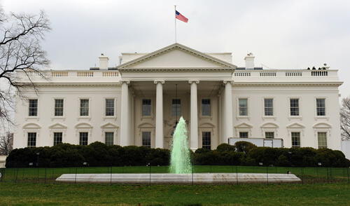 EE.UU.: Detienen a persona que intentó saltar valla de la Casa Blanca