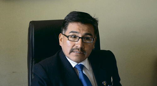 defensa. Director Ramos dice que contratación fue legal.
