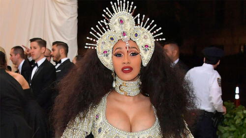 Cardi B se desnuda para promocionar su nueva canción "Press" [FOTOS]