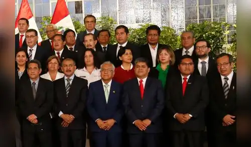 Gobernadores respaldan decisión de Vizcarra para fortalecer la democracia Gobernadores respaldan decisión de Vizcarra para fortalecer la democracia