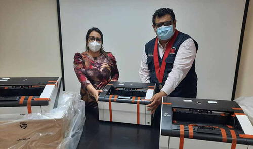 Las características de estos equipos es que digitaliza 140 páginas por minuto