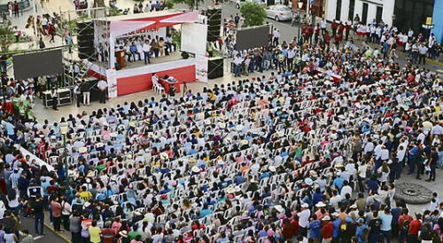 ¿portátil? Llegaron cientos en buses al Paseo Cívico. ¿portátil? Llegaron cientos en buses al Paseo Cívico.