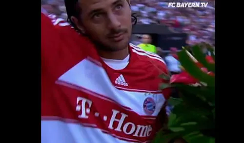 Ya retirado del fútbol, Claudio Pizarro celebra sus 42 años. Foto: Twitter @BayernMunich