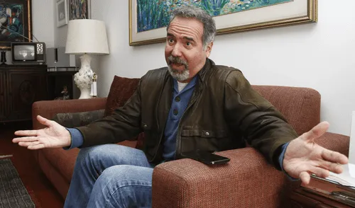 Petrozzi califica de "irrelevante" que la Bancada Liberal sea oficialista o no Petrozzi califica de "irrelevante" que la Bancada Liberal sea oficialista o no