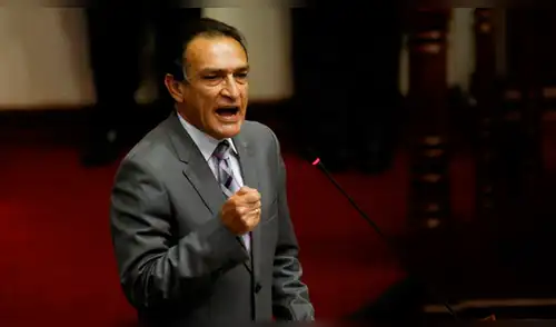 Héctor Becerril ajeno a críticas por tarjetas navideñas: “Es mi derecho”