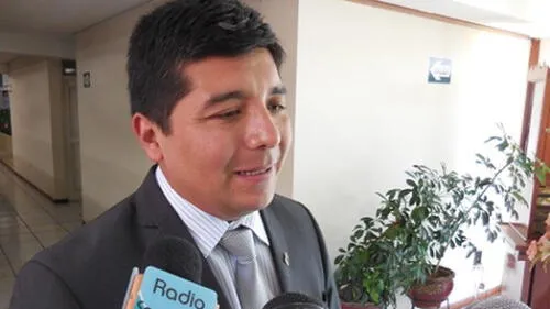 Funcionaria denunció a candidato provincial de Arequipa Christian Talavera