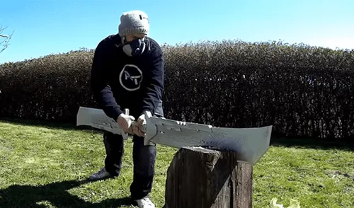 YouTube: Joven recrea la espada que usó Thanos en 'Avengers: Endgame' y su parecido soprende a miles [VIDEO]