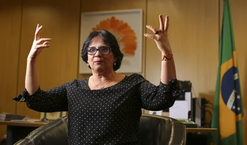 “Una niña de 12 años no está lista para ser poseída”, dijo Damares Alves, la ministra que impulsa la iniciativa. Foto: AFP.