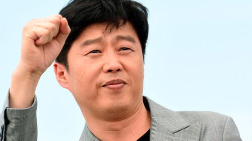 Kim Hee-won es un actor surcoreano. Desde 2007, ha realizado papeles secundarios en películas y series de televisión, especialmente The Man from Nowhere, Mr. Go y Misaeng: Incomplete Life.