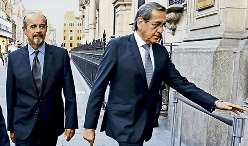 Juntos y revueltos. Jorge del Castillo apoyó a Carlos Roca, pero Mauricio Mulder salió victorioso en la lista de César Trelles.