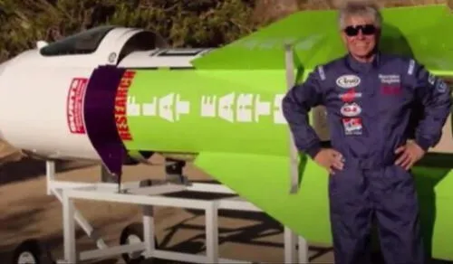 Mad Mike era reconocido por construir sus propios cohetes y volarlos.