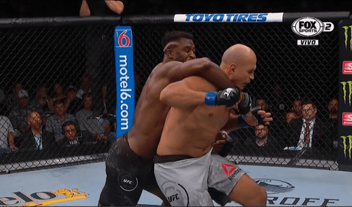 Ngannou derrotó a Dos Santos en UFC Minneapolis.