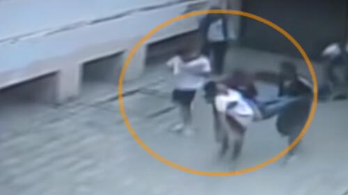 Escolar golpea salvajemente y lanza por las escaleras a su compañero hasta matarlo