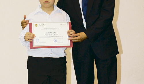 Adolescentes y niños especiales integran orquesta  en la Unsa