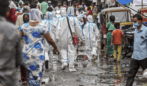 Las licorerías locales se mantienen cerradas dentro de las medidas para contener el coronavirus. Foto: EFE India: 10 personas pierden la vida por beber desinfectante tras prohibir la venta de alcohol