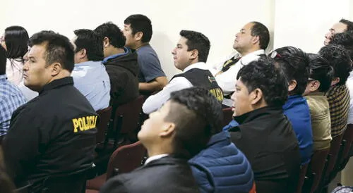 Policías guardaban las espaldas de Los Magos del Misti en Arequipa