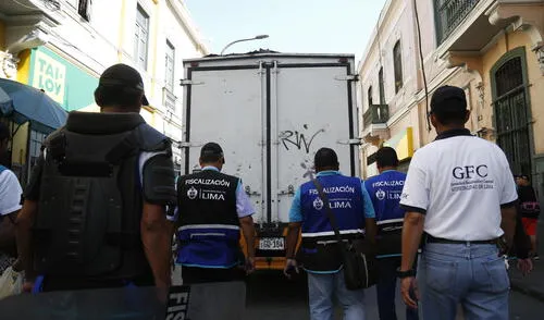 14-05-19 MAURICIO MALCA POPOVICH
OPERATIVO DE ERRADICACION DE EMBULANTES EN MESA REDONDA POR FISCALIZACION DE LA MUNICIPALIDAD DE LIMA operativo acerca de Erradicación de ambulantes en Mesa Redonda y Mercado Central el punto de encuentro será en Plaza Castañeta (Cusco con Miró Quesada)