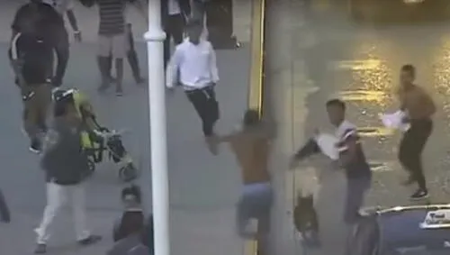 Extranjeros desatan el pánico en Huancayo por pelea con cuchillos al aire libre [VIDEO] 