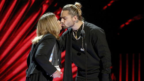 Ana María Polo le robó un beso a Maluma en los Latin AMAs 2018 [VIDEO]