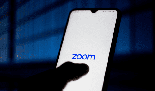 Los usuarios podrán emitir en simultáneo las reuniones que realizan en Zoom. Foto: Rafael Henrique Zoom ya permite transmitir las videollamadas en YouTube