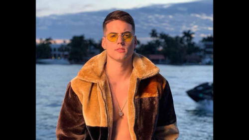 Mayra Goñi y popular cantante son captados en romántico encuentro [VIDEO]