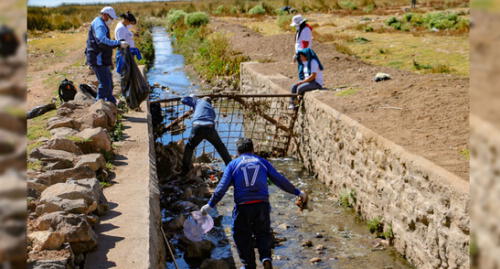 Sacan 120 toneladas de basura de bahía y riberas del Lago Titicaca en Puno Sacan 120 toneladas de basura de bahía y riberas del Lago Titicaca en Puno
