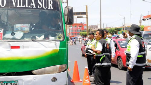 Operativo. Personal municipal informó de medida a conductores. Operativo. Personal municipal informó de medida a conductores.