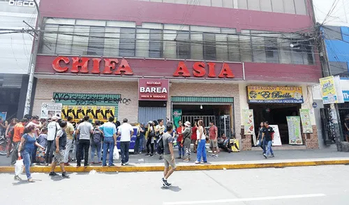 Facebook: comensales hacen larga cola fuera del chifa Asia para ingresar [FOTO]