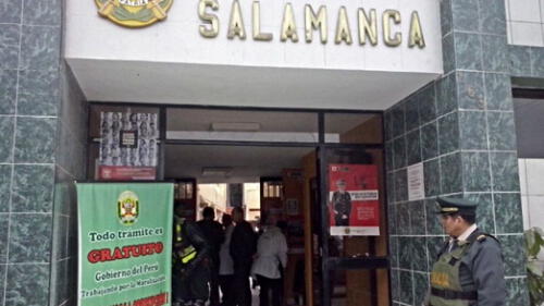 Joven denuncia que policía la amenazó tras detenerla durante estado de emergencia