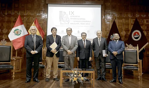 Autoridades. Eduardo Hopkins, Luis García Montero, César Landa, Hugo Rojas, Santiago Muñoz Machado y Omar Candia.