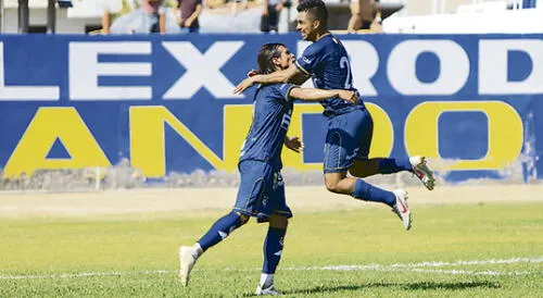 sopló. Romagnoli festejó sus dos goles llevando a Cienciano hacia el triunfo en el norte. sopló. Romagnoli festejó sus dos goles llevando a Cienciano hacia el triunfo en el norte.