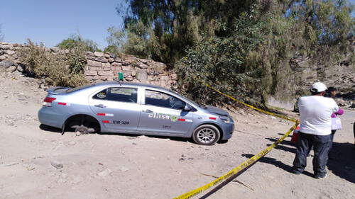 Arequipa: Desmantelan y abandonan taxi en Paucarpata Arequipa: Desmantelan y abandonan taxi en Paucarpata