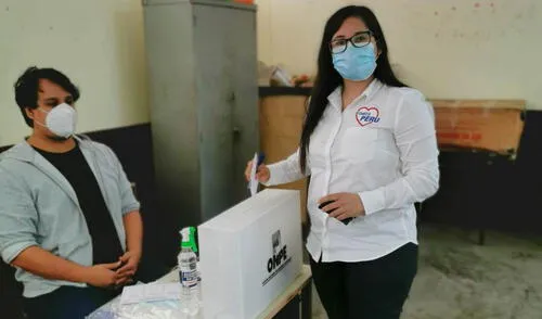 En Trujillo el locla de votación fue el colegio Gustavo Ries. Foto: Prensa Somos Perú Gabriela Lozada Somos Perú 1