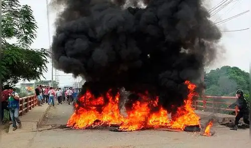 Tumbes: Moradores de Aguas Verdes bloquearon vía internacional por la falta de agua [VIDEO]
