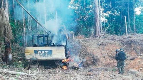 Destruyen herramientas de mineros ilegales valorizados en cerca de 3 millones y medio de soles [FOTOS]
