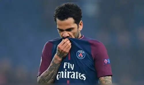 Dani Alves: "Cada vez el fútbol me gusta menos" [VIDEO]