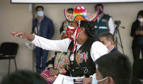 pedidos. Población de Coata pidió a ministros y autoridades de Puno una solución a la contaminación provocada en la cuenca que causa daño en su salud.