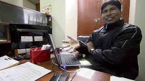 Candidato de Puno quiere debatir a través de celular