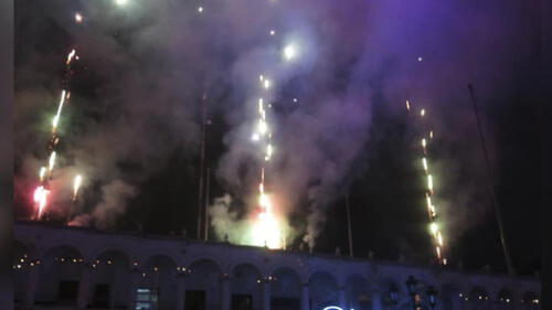 Plaza de Armas de Arequipa se iluminará hoy con espectáculo de fuegos artificiales Plaza de Armas de Arequipa se iluminará hoy con espectáculo de fuegos artificiales