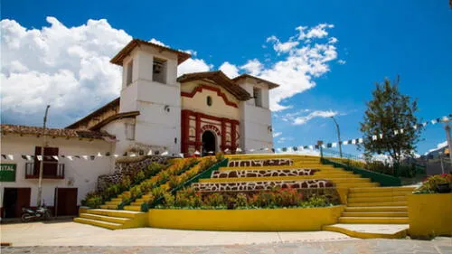 Restauran histórica iglesia San Jerónimo  de Mollepata