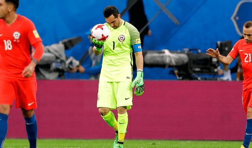 Claudio Bravo: "Me lamentaré el resto de mi vida por no ir al Mundial" Claudio Bravo: "Me lamentaré el resto de mi vida por no ir al Mundial"