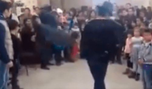 Facebook viral: joven termina noqueado al intentar superar a imitador de Michael Jackson [VIDEO]