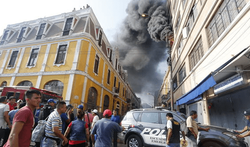 Incendio cerca a Mesa Redonda alarmó a vecinos y comerciantes