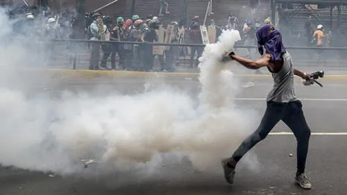 Ante brutal represión en Venezuela, Unicef advierte que niños deben ser protegidos