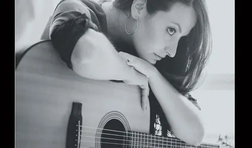 Fiorella Pennano en el videoclip de ‘Deshecha’ de Daniella Saettone Fiorella Pennano en el videoclip de ‘Deshecha’ de Daniella Saettone