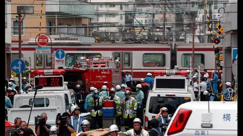 Tren y camión choque en Japón