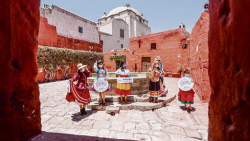 ceremonia. Monasterio de Santa Catalina fue elegido para lanzamiento de Destino Arequipa.
