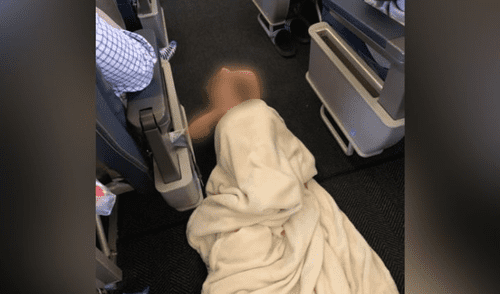 El niño tuvo una crisis dentro del avión. Foto: Facebook.