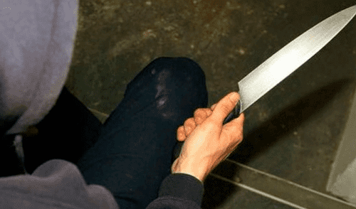 Sufría de bullying, no aguantó más y acuchilló a su compañero dentro de su escuela Sufría de bullying, no aguantó más y acuchilló a su compañero dentro de su escuela