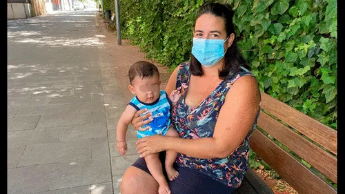 Sandra Zamorano recibió las disculpas de la empresa encargada de la piscina. Foto: NIUS. España: una madre fue expulsada de una piscina municipal por amamantar a su bebé